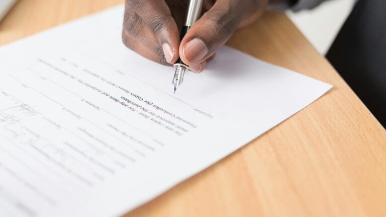 Saisie sur salaire loyer impayé : démarches et recours possibles