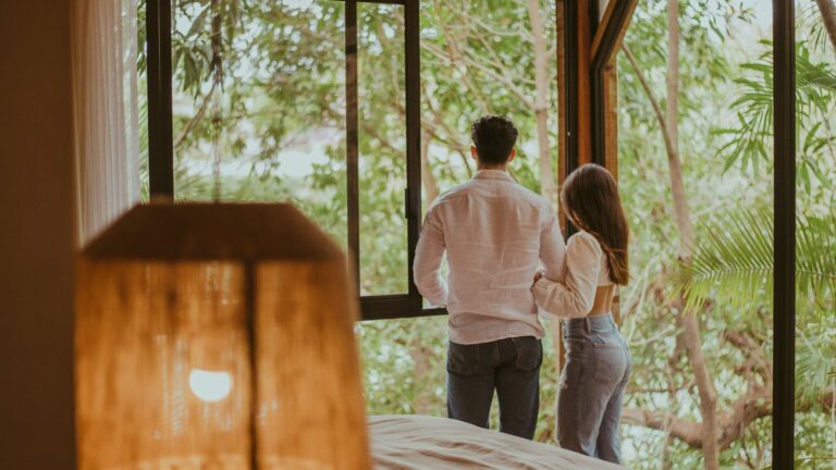 Devenir testeur d&rsquo;hôtel : missions et étapes pour se lancer
