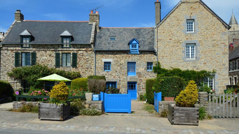 Comment choisir une maison et un terrain en Bretagne selon votre projet de vie ?