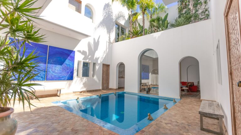 Comment repérer une bonne affaire en location villa Essaouira avec piscine longue durée en ligne ?