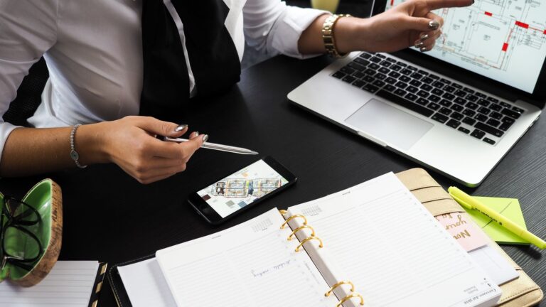 Diagnostiqueurs immobiliers : comment les outils de gestion changent le quotidien d’un cabinet en crise ?