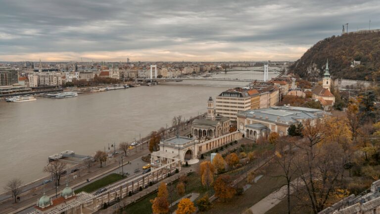 Quelles villes sont traversées par le Danube ?